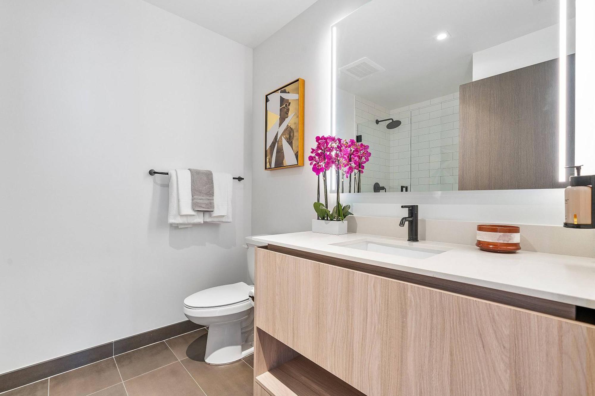 Mvr - Designer With Jaw-dropping Views & Pool Apartment