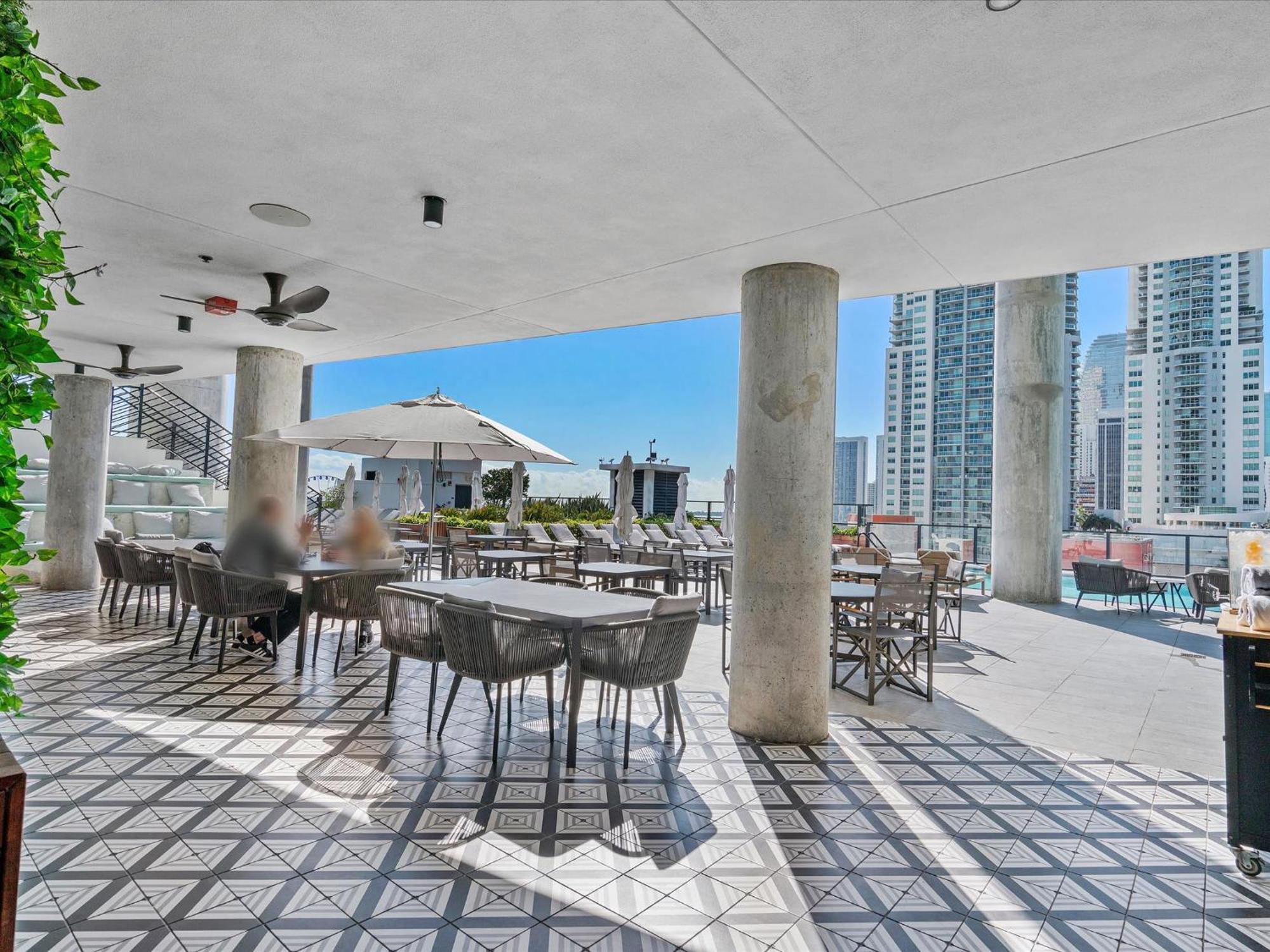 Mvr - Designer With Jaw-dropping Views & Pool