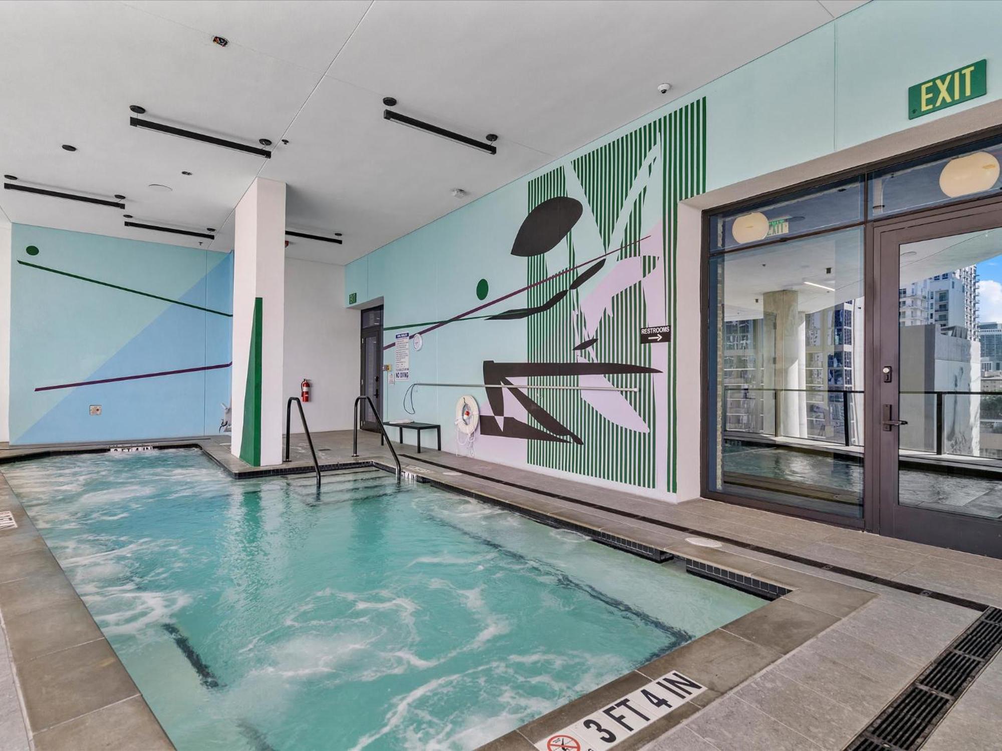 Apartment Mvr - Designer With Jaw-dropping Views & Pool *