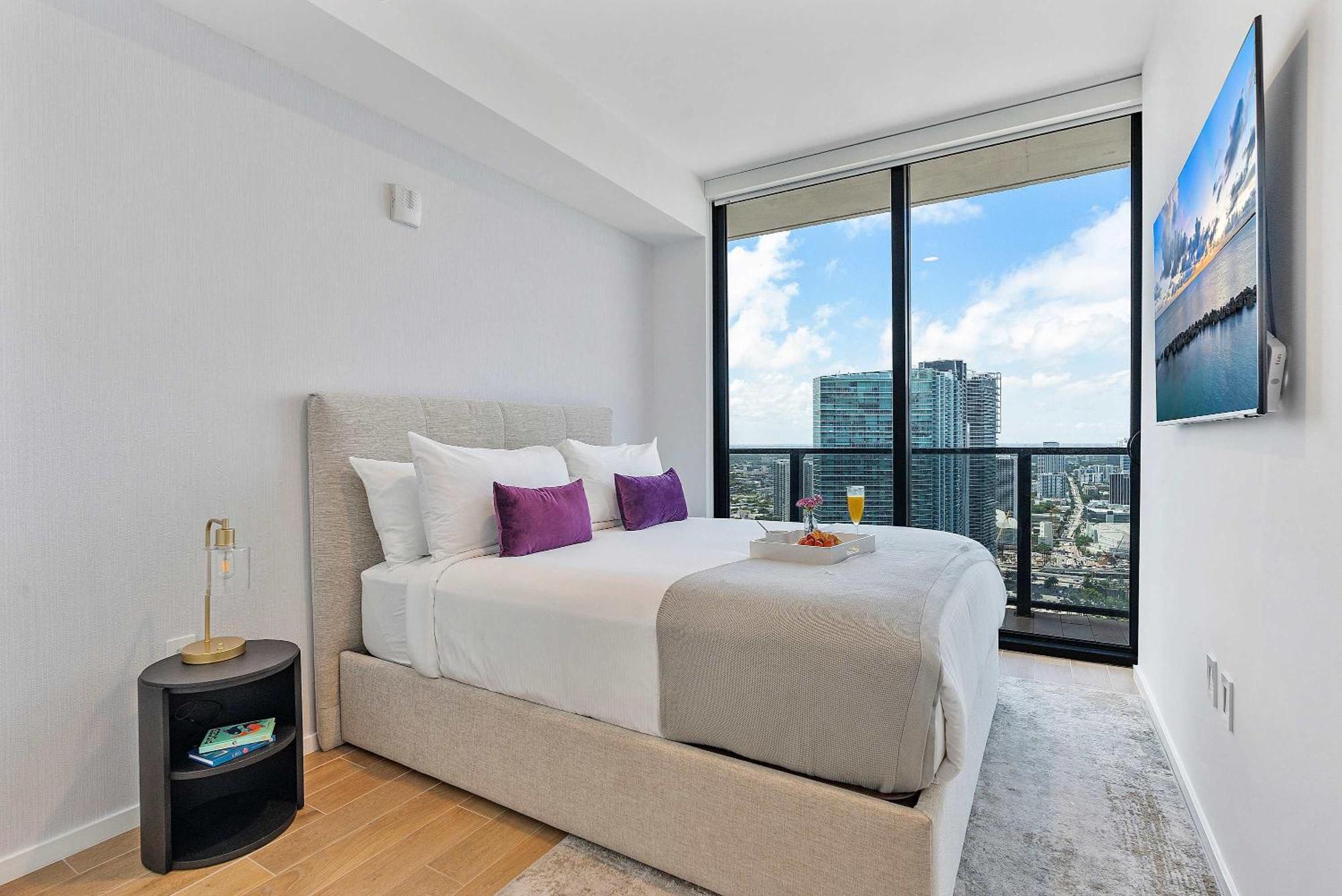 Mvr - Designer With Jaw-dropping Views & Pool Apartment